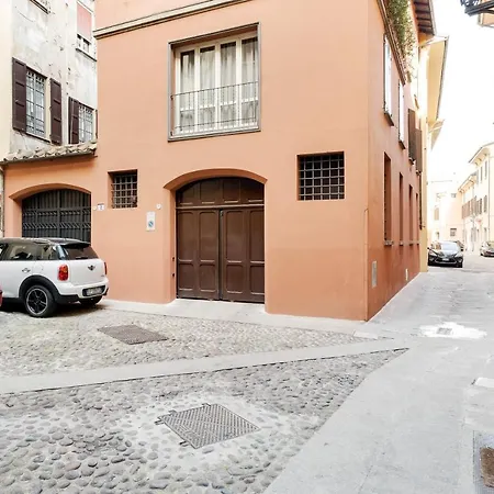 Lo Scrigno Delle 2 Torri! Nel Cuore Del Centro, Vicino A Via Rizzoli