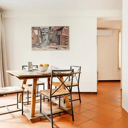 Lo Scrigno Delle 2 Torri! Nel Cuore Del Centro, Vicino A Via Rizzoli *
